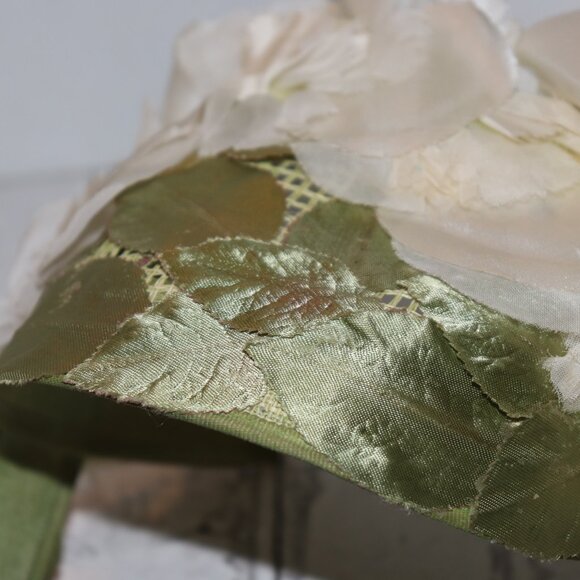 🌿 Beautiful Vintage Green & Satin White Flower Hat Headband – Botanical Beauty - Picture 3 of 7